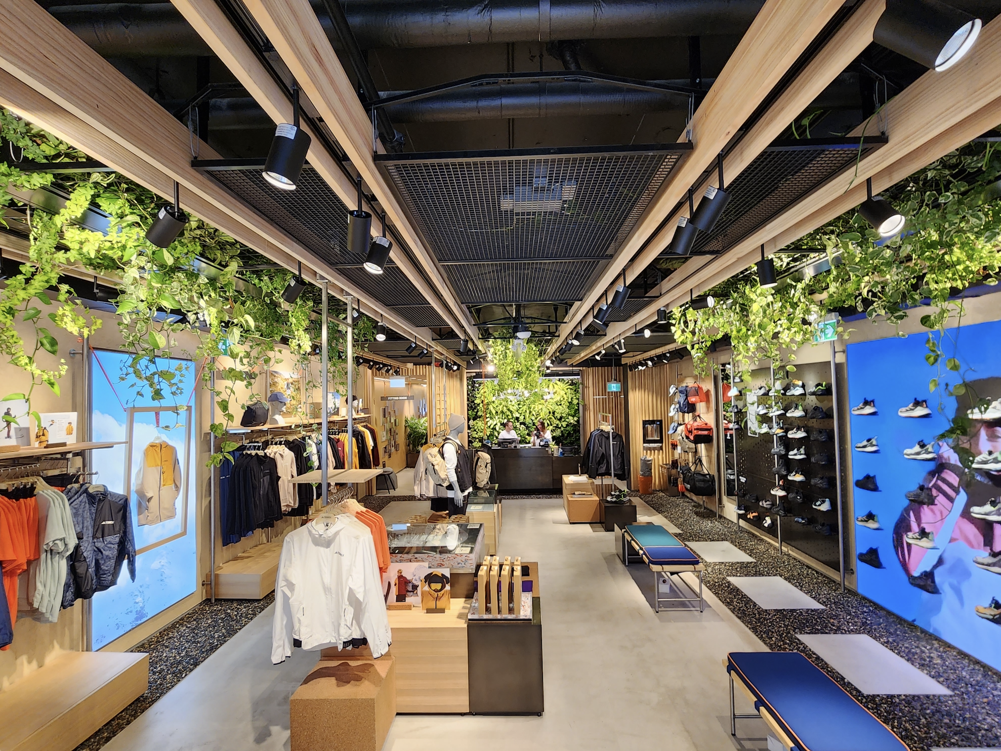 Customized plant design in retail space